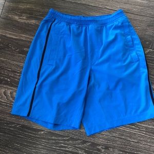 LuluLemon Men’s medium shorts w liner